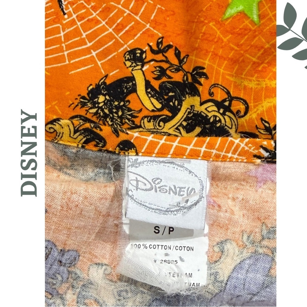DISNEY Scrub Tops – Set of 2 (Holiday & Halloween Theme!) 🎃🎄
Size: Small Cotton - Picture 12 of 12
